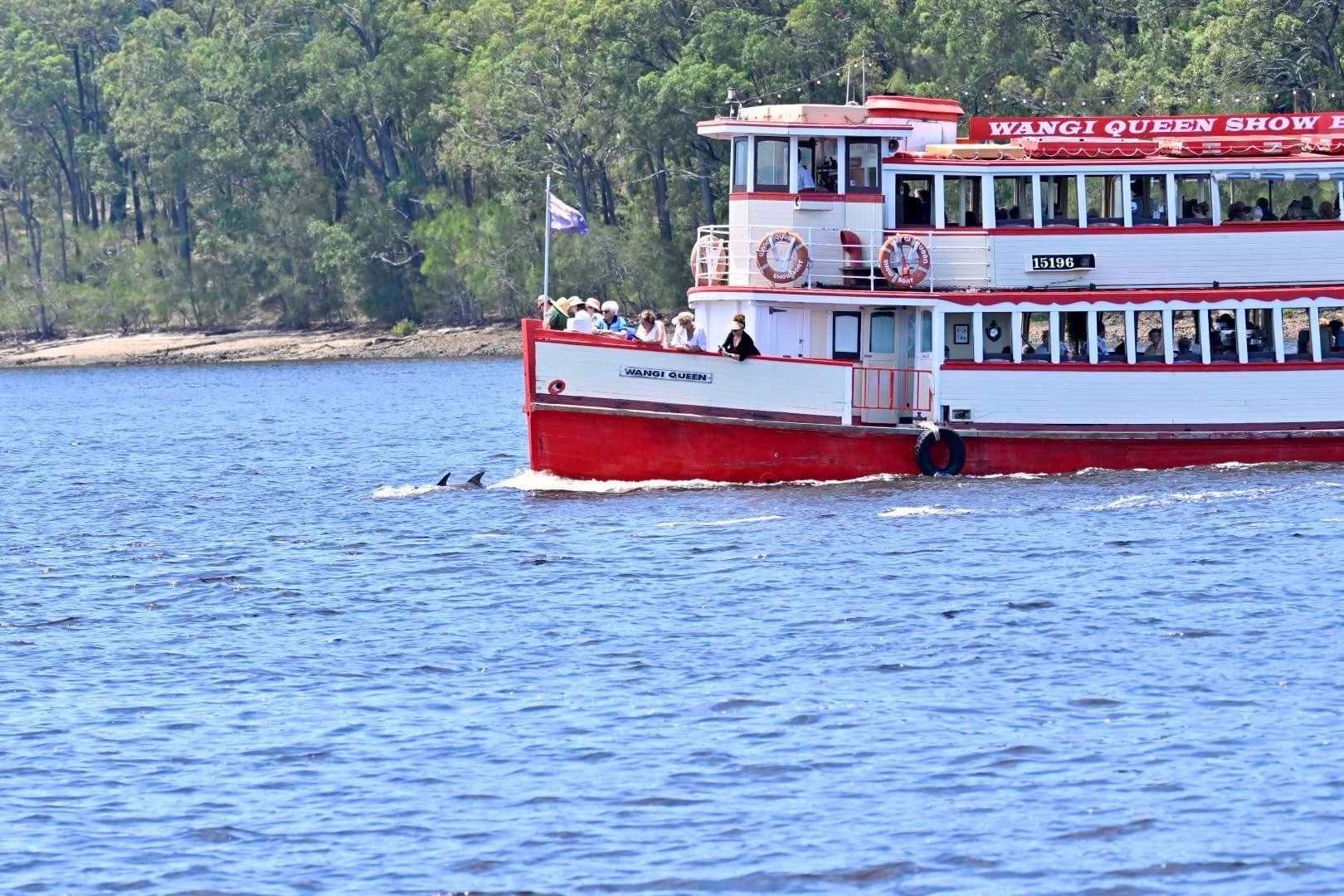 Wangi Queen Showboat Lunch Cruise